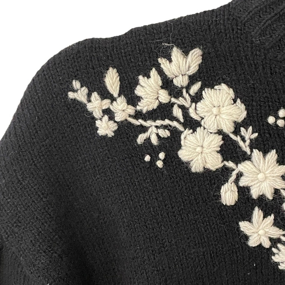 VINTAGE Black & White Floral Embroidered Crew Neck Grandma Core Sweater SZ L - Picture 4 of 11